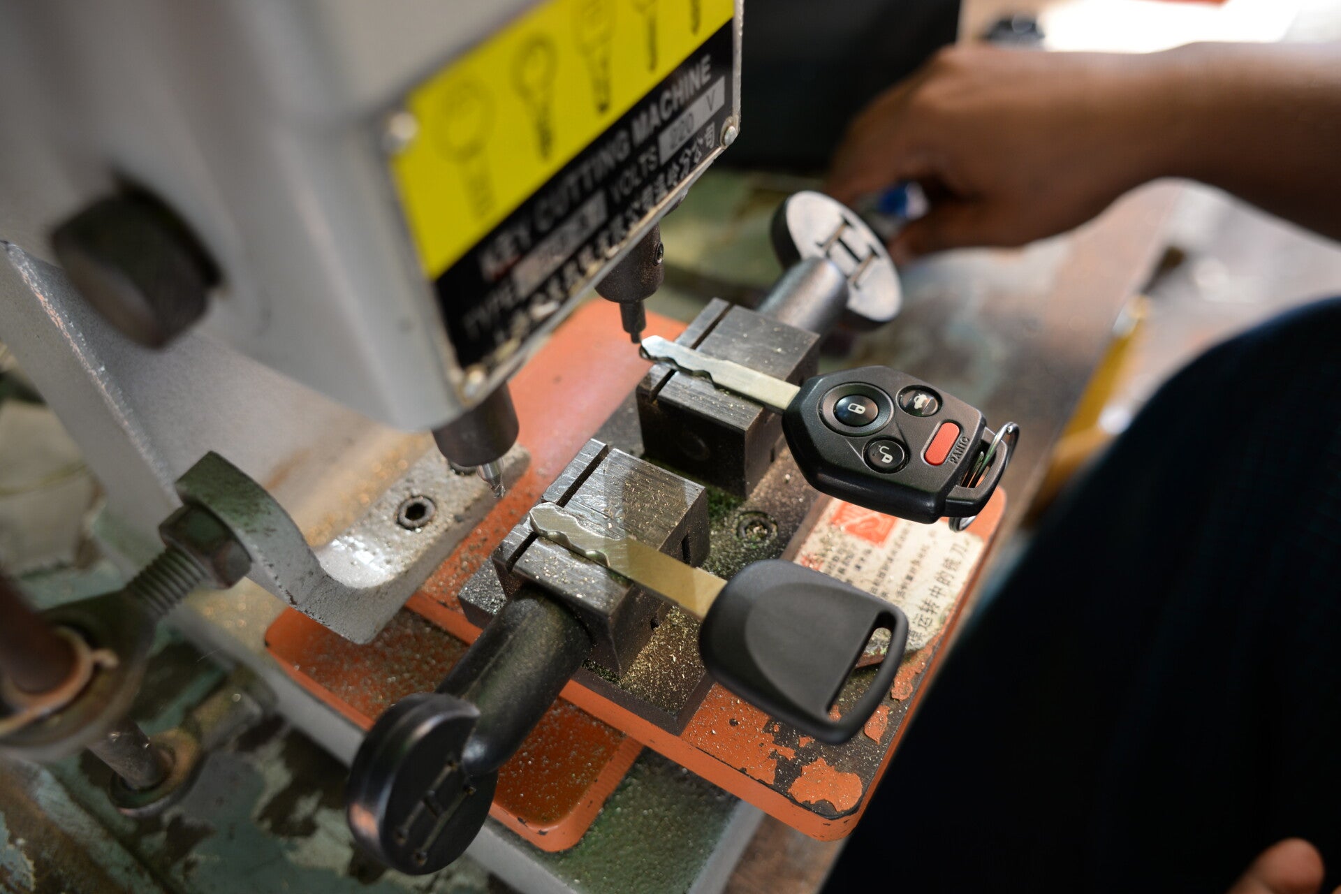 Sleutelmachine in de werkplaats aan de Dekkershoek